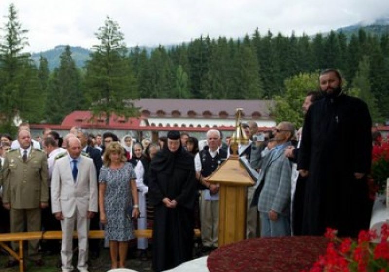 Preşedintele Băsescu, la Prislop (Maramureş), unde participă la slujbă şi la festivalul de folclor