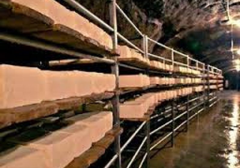 Branza care valorează 190 de milioane de euro şi este ţinută în seifurile băncilor din Italia Branza care valorează 190 de milioane de euro şi este ţinută în seifurile băncilor din Italia