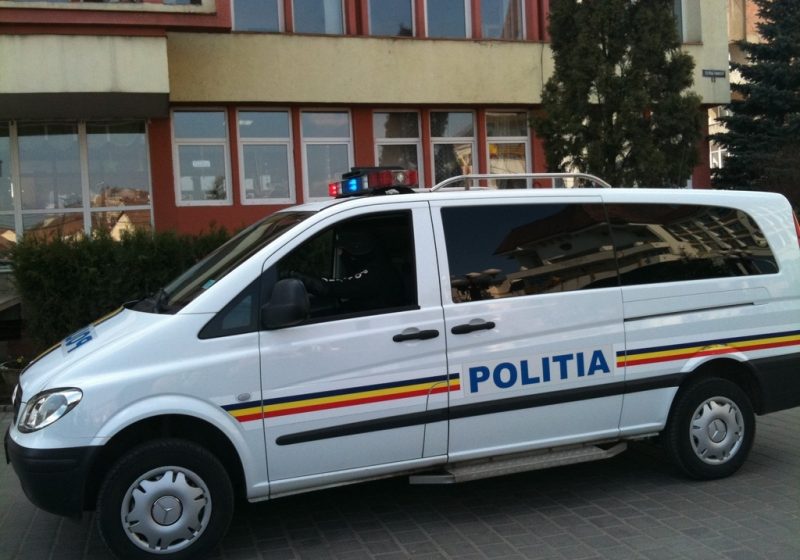 Suspecţi de o TÂLHĂRIE de 20.000 de euro, ridicaţi în urma unor percheziţii Suspecţi de o TÂLHĂRIE de 20.000 de euro, ridicaţi în urma unor percheziţii