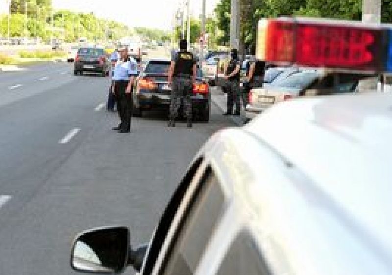 Peste 4.300 de amenzi şi 80 de permise auto reţinute, în timpul unei acţiuni a poliţiştilor rutieri