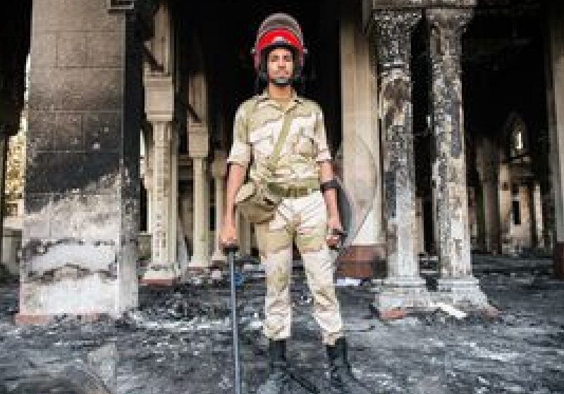Soldaţii au intrat, fără violenţă, în moscheea din Cairo unde s-au retras islamiştii