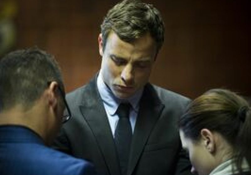 Atletism: Oscar Pistorius negociază o înţelegere financiară cu părinţii victimei sale