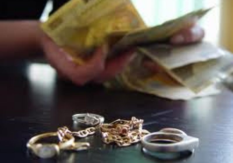 Baia Mare: Femeie agresată în locuinţa sa de un bărbat necunoscut. I-a furat bani şi bijuterii Baia Mare: Femeie agresată în locuinţa sa de un bărbat necunoscut. I-a furat bani şi bijuterii