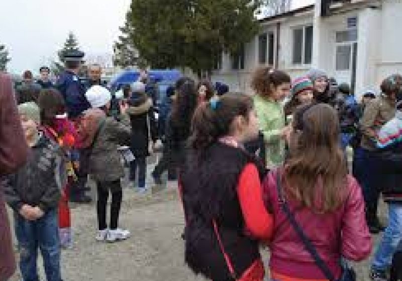 Jandarmii maramureşeni alături de elevi, din prima zi de şcoală Jandarmii maramureşeni alături de elevi, din prima zi de şcoală