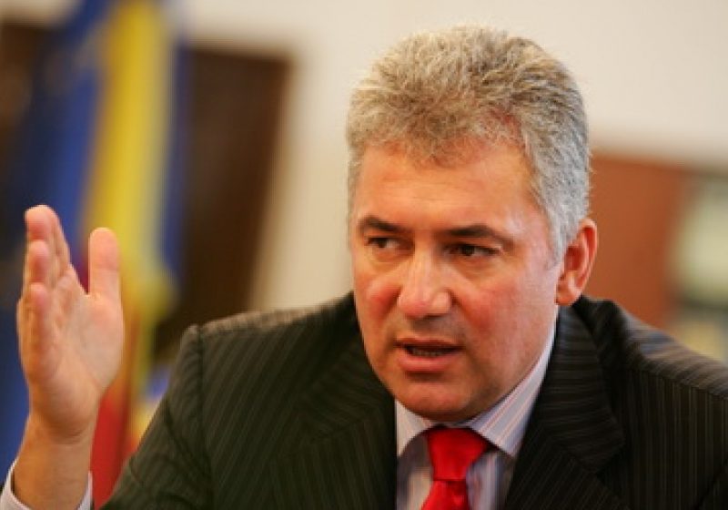 Adriean Videanu, la DIICOT pentru a fi audiat în dosarul de complot şi subminare a economiei