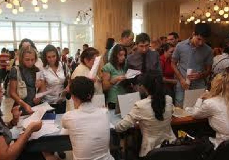 Agenţia Judeţeană pentru Ocuparea Forţei de Muncă Maramureş, organizează în 27 septembrie BURSA LOCURILOR DE MUNCĂ PENTRU ABSOLVENŢI.