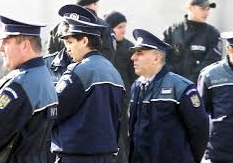 Aproximativ 11.700 de poliţişti vor fi în apropierea şcolilor la începutul noului an şcolar Aproximativ 11.700 de poliţişti vor fi în apropierea şcolilor la începutul noului an şcolar