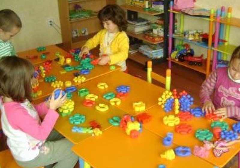 Aproximativ 3.200.000 de elevi şi preşcolari încep luni noul an şcolar