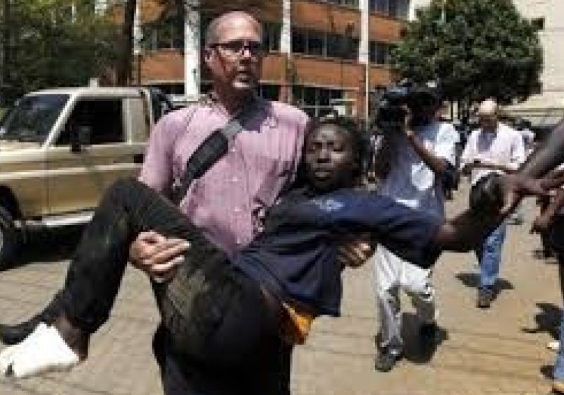 Atacul din Nairobi: Comandoul deţine în continuare ostatici în viaţă în centrul comercial Atacul din Nairobi: Comandoul deţine în continuare ostatici în viaţă în centrul comercial
