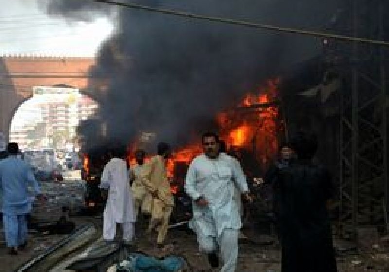 Atentat cu bombă în oraşul pakistanez Peshawar: Cel puţin 31 de morţi şi 76 de răniţi Atentat cu bombă în oraşul pakistanez Peshawar: Cel puţin 31 de morţi şi 76 de răniţi
