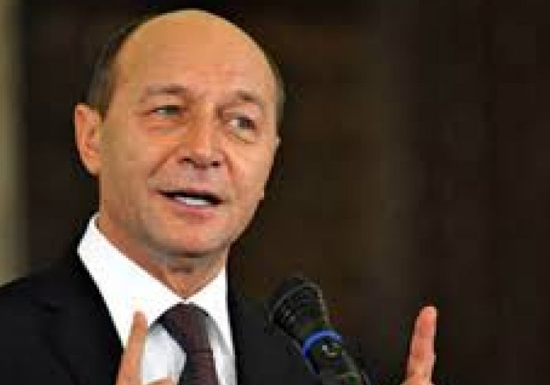Băsescu, despre legea referitoare la câinii comunitari: O promulg fără reţineri Băsescu, despre legea referitoare la câinii comunitari: O promulg fără reţineri