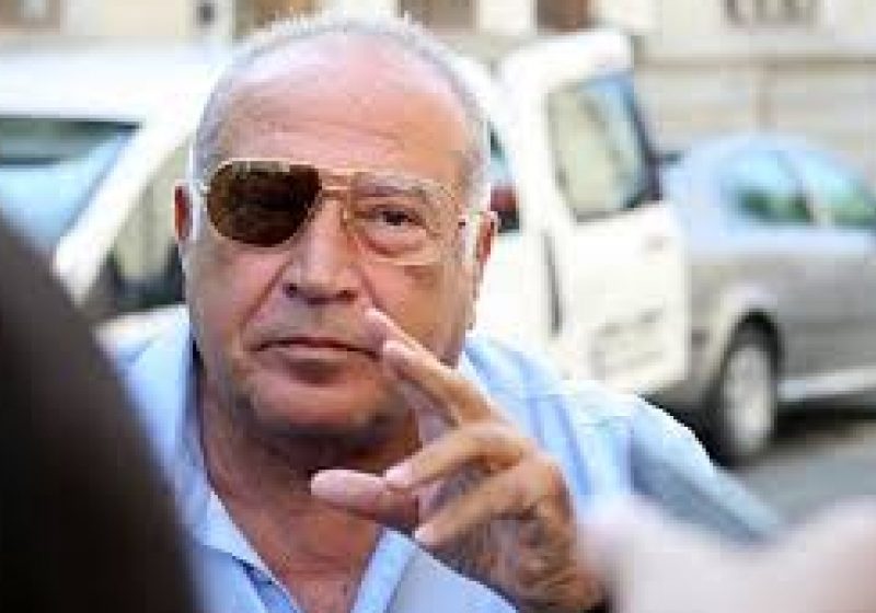 Băsescu: Un "inculpat", un "infractor" strigă pe propria-i televiziune să iau mâna de pe Justiţie Băsescu: Un "inculpat", un "infractor" strigă pe propria-i televiziune să iau mâna de pe Justiţie