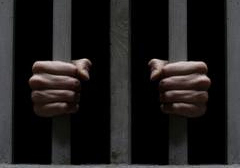 Baia Mare: Condamnat pentru act sexual cu minor şi port ilegal de armă albă a ajuns după gratii