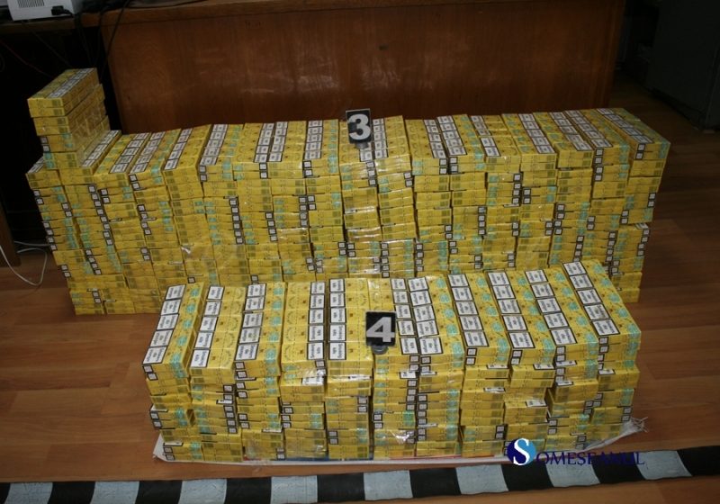 CONTRABANDĂ: 5000 de pachete cu ţigări descoperite la Valea Vişeului CONTRABANDĂ: 5000 de pachete cu ţigări descoperite la Valea Vişeului