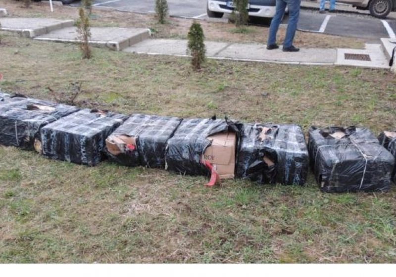 Contrabandă în toiul nopţii. Ţigări în valoare de 80.000 lei confiscate de poliţiştii de frontieră Contrabandă în toiul nopţii. Ţigări în valoare de 80.000 lei confiscate de poliţiştii de frontieră