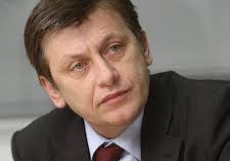LOVITURĂ DURĂ pentru Crin Antonescu. Cine se va bate cu el la prezidenţiale. Anunţul a fost făcut în urmă cu scurt timp