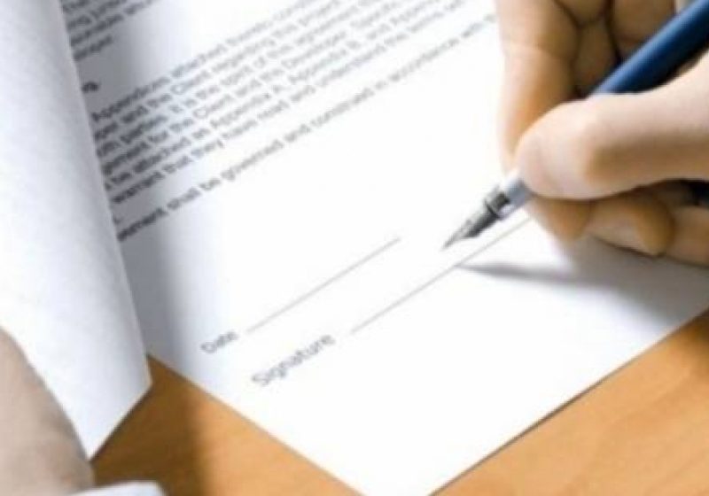 Denunţarea clauzelor abuzive din contracte, propusă spre amânare pentru 1 februarie 2014