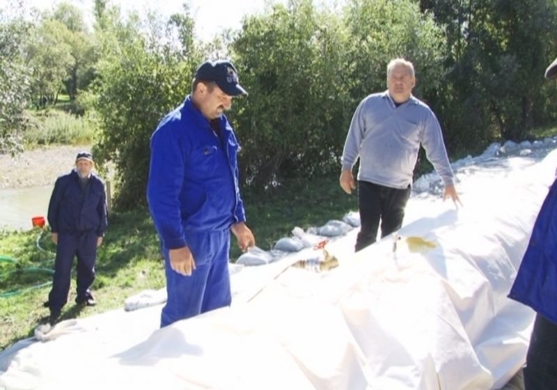 SIGHET: INUNDAŢII PE RÂUL IZA: Exerciţiul de alarmare publică în caz de inundaţii a fost organizat azi în zona Valea Cufundoasă