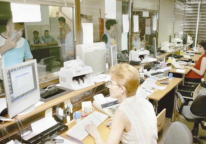 Funcţionarii publici din Grecia au început o grevă de 48 de ore