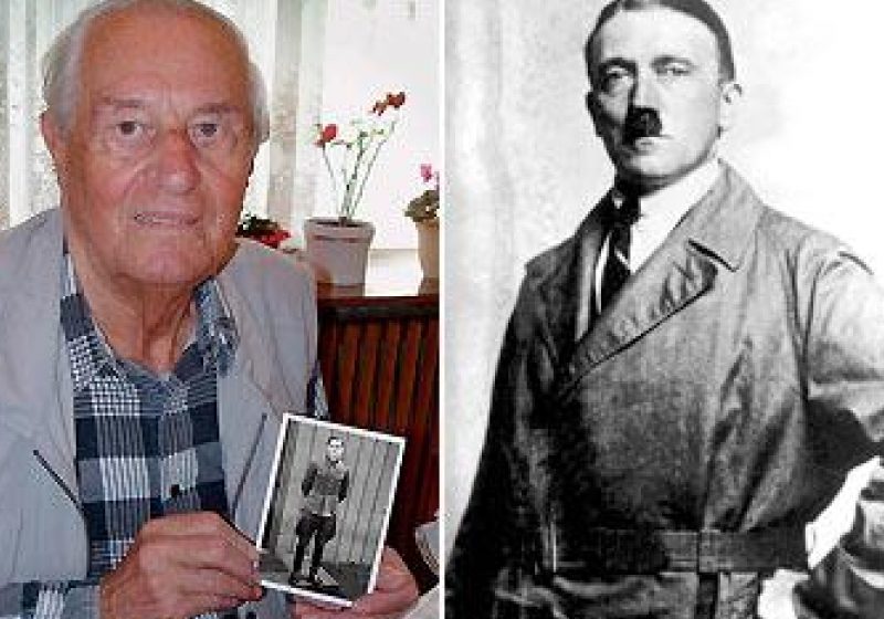 Ultima gardă de corp a lui Hitler a murit. A fost unul dintre puţinii care au văzut cadavrul Führer-ului: "Aşezat într-un fotoliu, era prăbuşit peste masă" Ultima gardă de corp a lui Hitler a murit. A fost unul dintre puţinii care au văzut cadavrul Führer-ului: "Aşezat într-un fotoliu, era prăbuşit peste masă"
