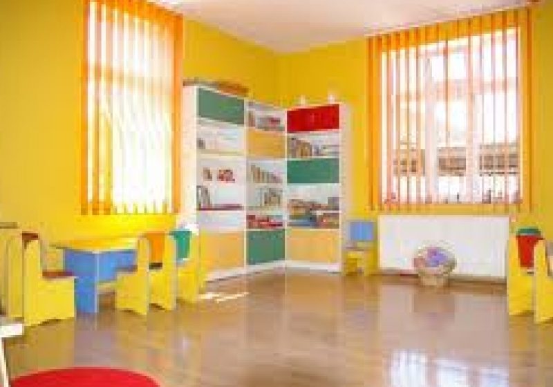 Copil de doi ani şi jumătate adus la spital după ce a băut la grădiniţă, din greşeală, o substanţă caustică