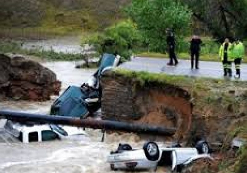 INUNDAŢII în Colorado: Cel puţin cinci morţi şi peste 500 de dispăruţi. Obama a decretat stare de urgenţă – FOTO
