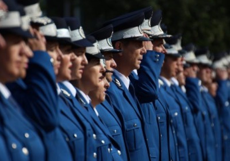 Jandarmii maramureşeni donează bani pentru copiii din zonele în care s-au produs inundaţii