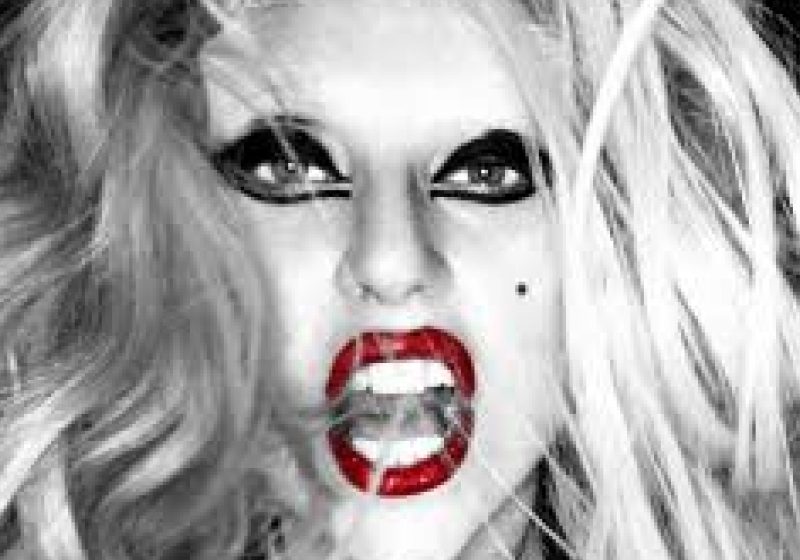 Lady Gaga se simte persecutată: "Vor să mă distrugă".FOTOGRAFII cu ea în ipostaze vulgare, publicate