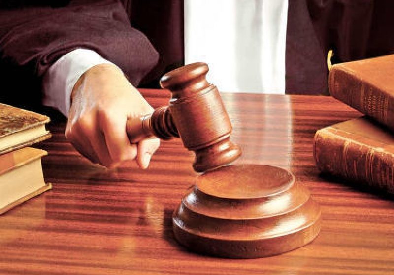 O sală de la Judecătoria Sectorului 4, evacuată după ce un deţinut s-a tăiat în faţa judecătorului