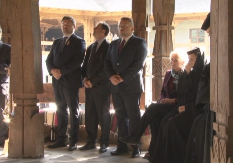 Primarul Ovidiu Nemeş şi Preşedintele Consiliului Judeţean, Zamfir Ciceu au participat la Hramul de la Mănăstirea Peri din Săpânţa Primarul Ovidiu Nemeş şi Preşedintele Consiliului Judeţean, Zamfir Ciceu au participat la Hramul de la Mănăstirea Peri din Săpânţa