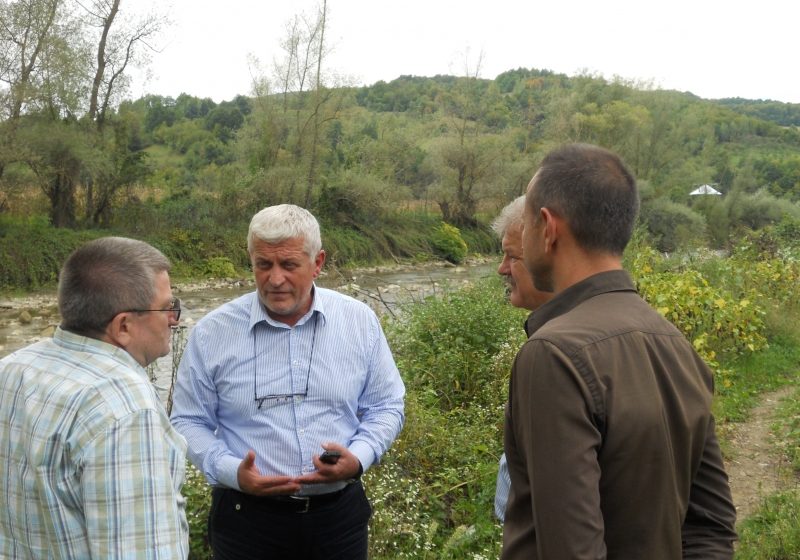 Problema Podului peste Iza de la Bârsana şi stadiul lucrărilor la Monumentul Martirilor de la Moisei discutate de Prefectul Anton Rohian cu autorităţile locale