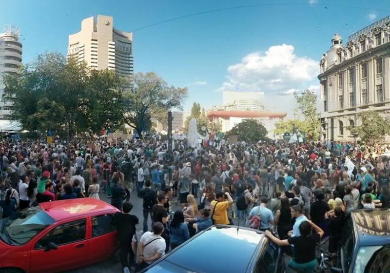 PROTESTUL faţă de proiectul Roşia Montană, la a 13-a zi: Marş prin Centrul Vechi, cu 200 de manifestanţi PROTESTUL faţă de proiectul Roşia Montană, la a 13-a zi: Marş prin Centrul Vechi, cu 200 de manifestanţi