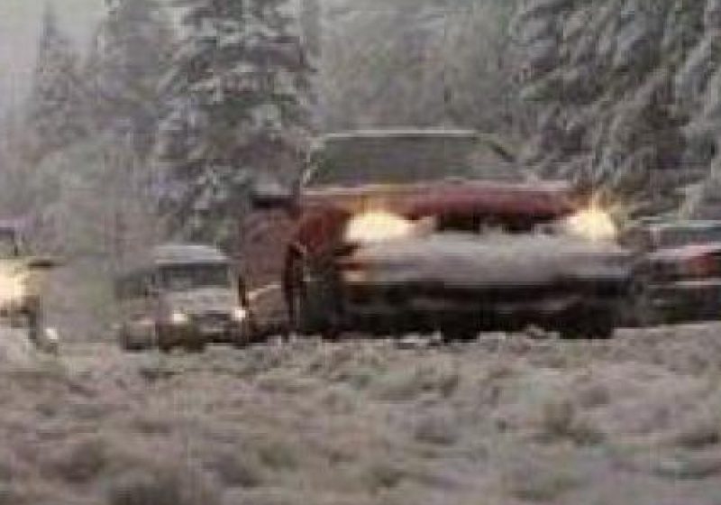 Şase autoturisme au rămas blocate pe Transfăgărăşan din cauza zăpezii Şase autoturisme au rămas blocate pe Transfăgărăşan din cauza zăpezii