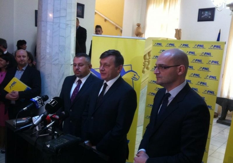 Sighet: Antonescu-"Dacă Dragnea va dori să discute de îndată Legea electorală, o fac, deşi sunt alte urgenţe" Sighet: Antonescu-"Dacă Dragnea va dori să discute de îndată Legea electorală, o fac, deşi sunt alte urgenţe"