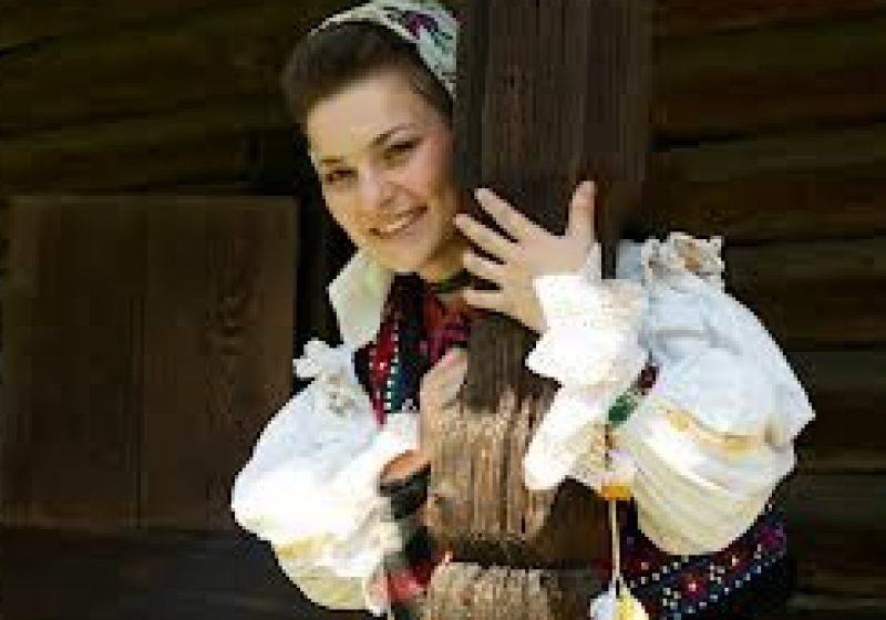 SIGHET: Despre rolul educaţiei în păstrarea şi conservarea Maramureşului " cel bătrân"- în cadrul emisiunii "Zestrea Maramureşului", numai la TV SIGHET