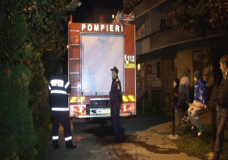 SIGHET: Incendiu izbucnit la un coș de fum din cartierul Bogdan Vodă