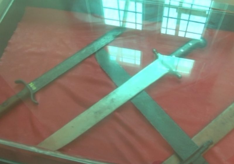 SIGHET: Peste 40 de arme albe şi de foc sunt expuse la Muzeul Maramureşului din municipiu SIGHET: Peste 40 de arme albe şi de foc sunt expuse la Muzeul Maramureşului din municipiu
