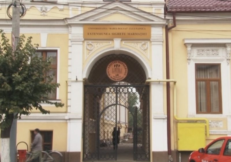 SIGHET: Universitatea Babeş Bolyai Extensia Sighet şi-a deschis azi porţile larg pentru a-i primi pe cei 500 de studenţi care vor urma cursurile facultăţii SIGHET: Universitatea Babeş Bolyai Extensia Sighet şi-a deschis azi porţile larg pentru a-i primi pe cei 500 de studenţi care vor urma cursurile facultăţii