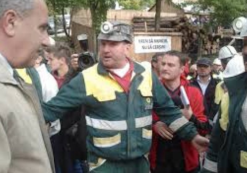 Asta da SURPRIZĂ. Cine sunt cei 80 de mineri pe care RMGC îi scoate în faţa televiziunilor