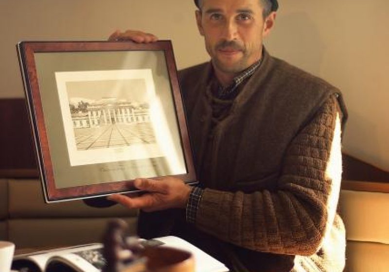 Un cioban din Rotbav rescrie istoria transhumanţei în Carpaţi după mii de kilometri pe jos
