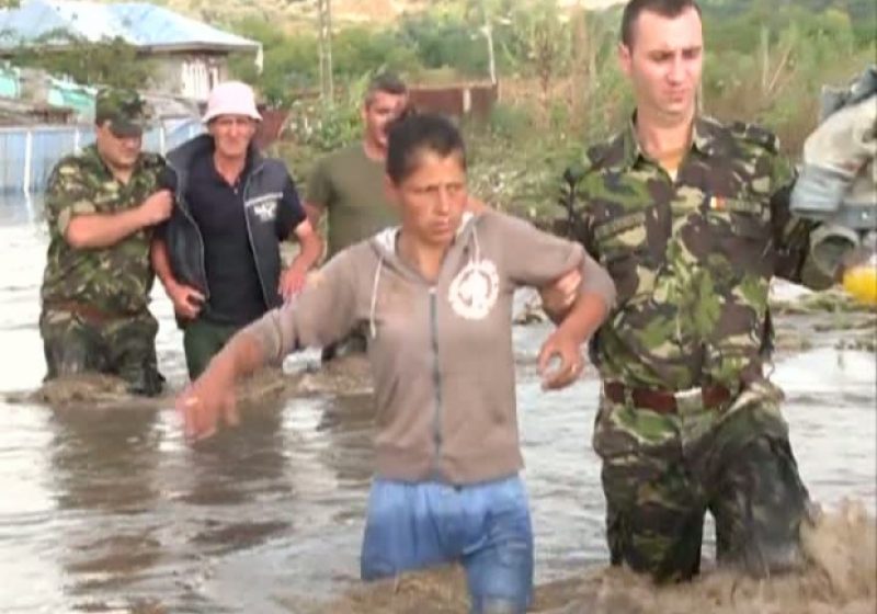 Alte 400 de persoane din judeţul Galaţi au fost evacuate din locuinţe, în urma unei noi viituri