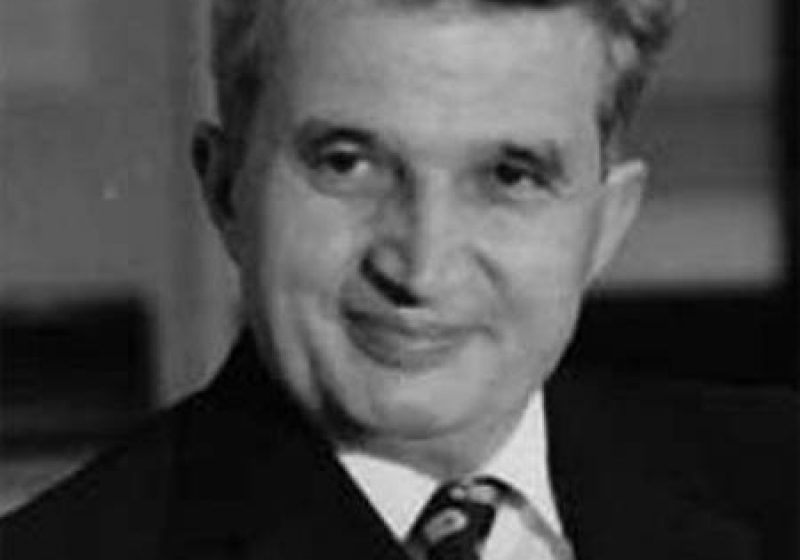 Un volum unicat cu poezii dedicate lui Nicolae Ceauşescu, în licitaţie la Artmark Un volum unicat cu poezii dedicate lui Nicolae Ceauşescu, în licitaţie la Artmark