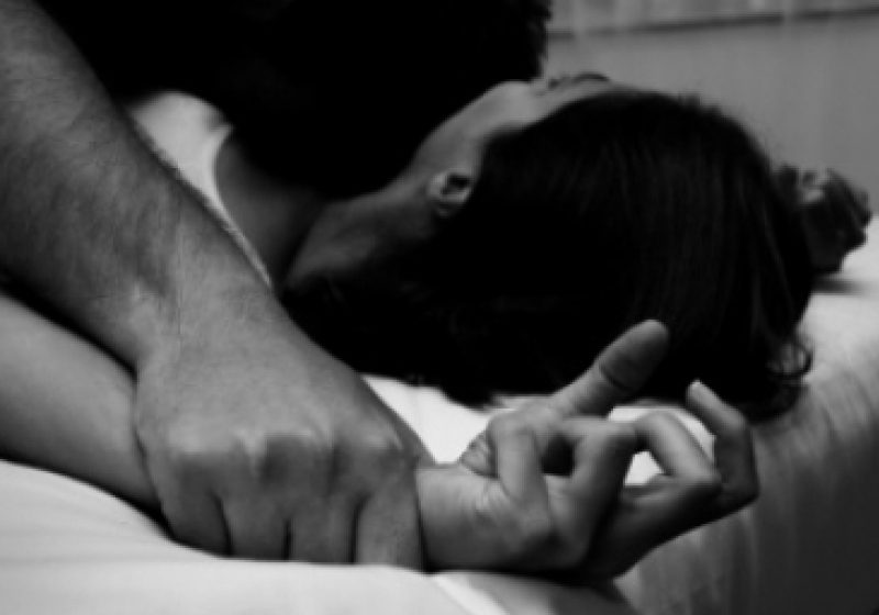 Un bărbat din 10 din anumite zone ale Asiei a violat o femeie