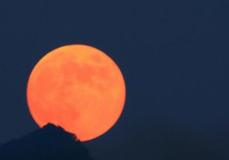 Luna roșie poate fi văzută înaintea echinocțiului de toamnă