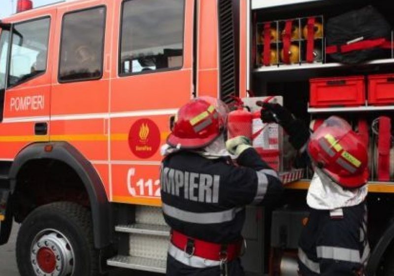 Maramureş: Rulotă făcută scrum, pe drumul DJ 183, către Staţiunea Izvoare Maramureş: Rulotă făcută scrum, pe drumul DJ 183, către Staţiunea Izvoare