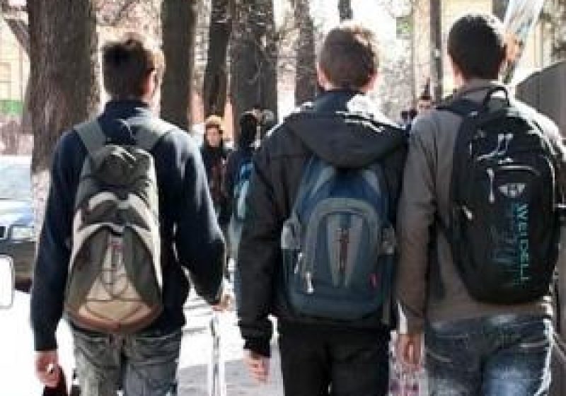 ABSENTEISM: Cinci elevi din Târgu Lăpuş amendaţi pentru fuga de la ore