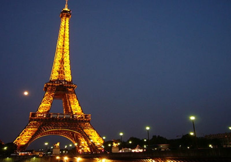 ALERTĂ CU BOMBĂ: Turnul Eiffel, evacuat