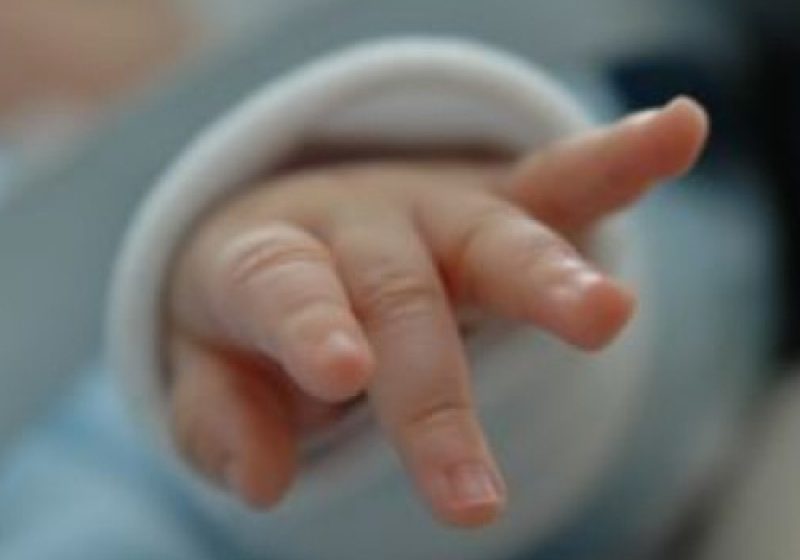 ANCHETĂ: O adolescentă a fost găsită cu un bebeluş mort în geantă