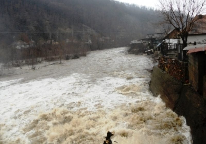 ATENŢIONARE METEOROLOGICĂ: Cod galben de ploi abundente şi vânt intens pentru 20 de judeţe, de miercuri după-amiză până joi la prânz ATENŢIONARE METEOROLOGICĂ: Cod galben de ploi abundente şi vânt intens pentru 20 de judeţe, de miercuri după-amiză până joi la prânz