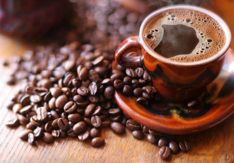 STUDIU: Cafeaua consumată excesiv crește riscul de deces, însă doar asociată cu alți factori de risc